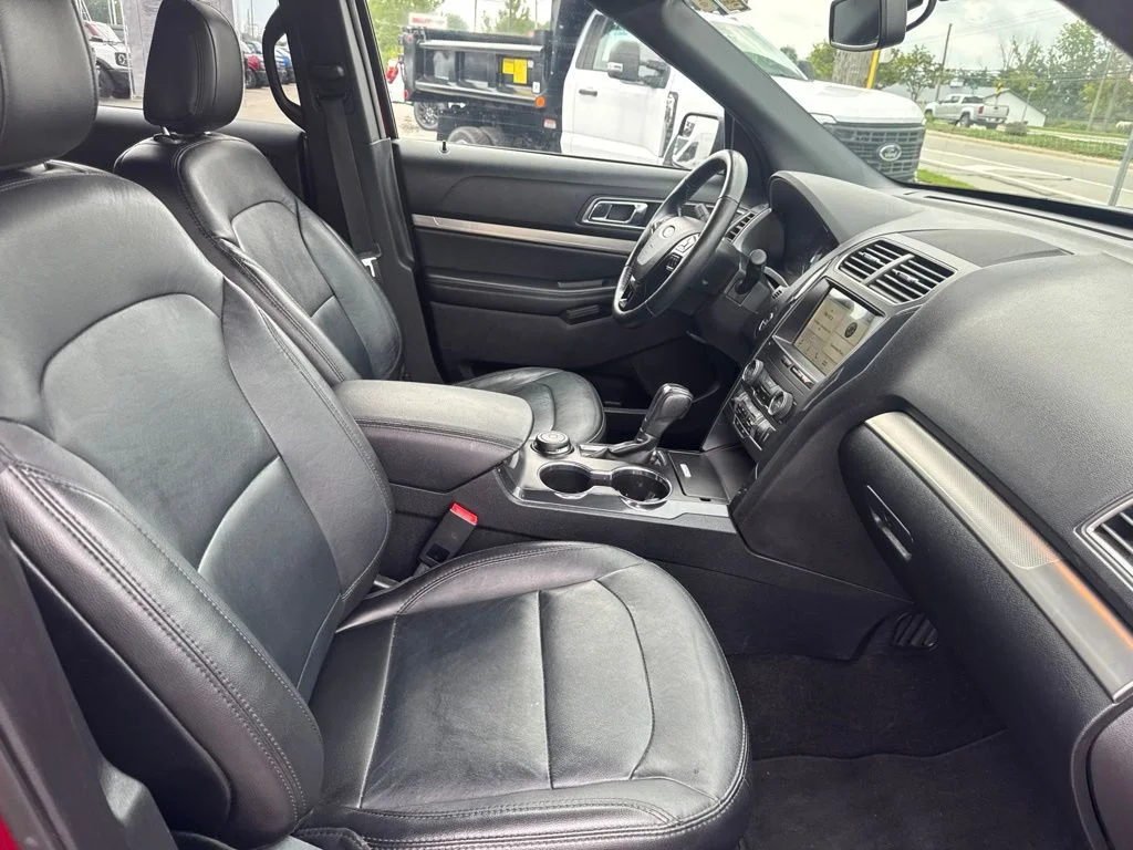 Used 2018 Red Ford XLT image 34