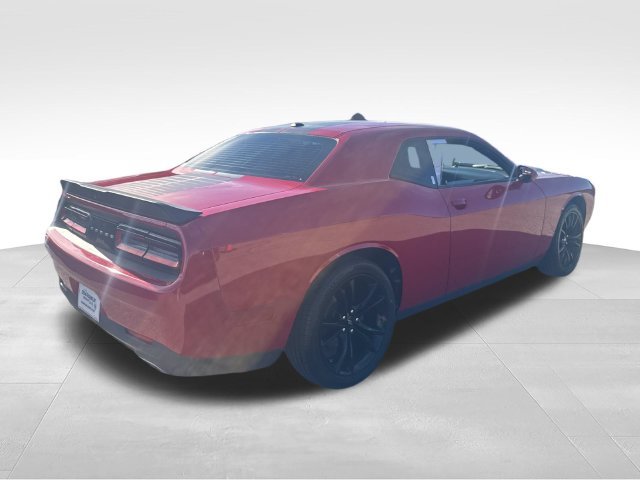 Used 2018 Red Dodge SXT image 5