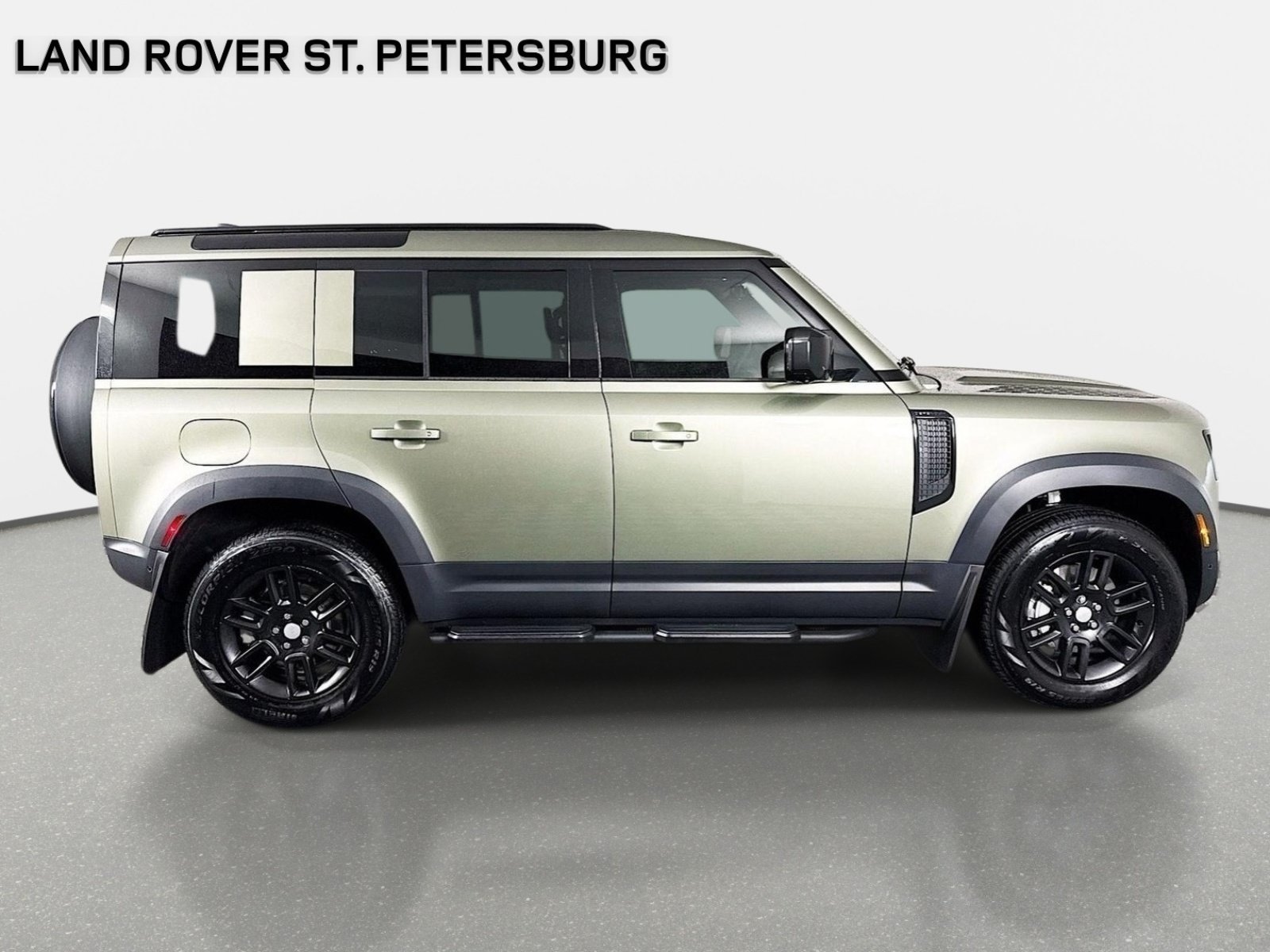 Used 2025 Pangea Green Metallic Land Rover S image 4