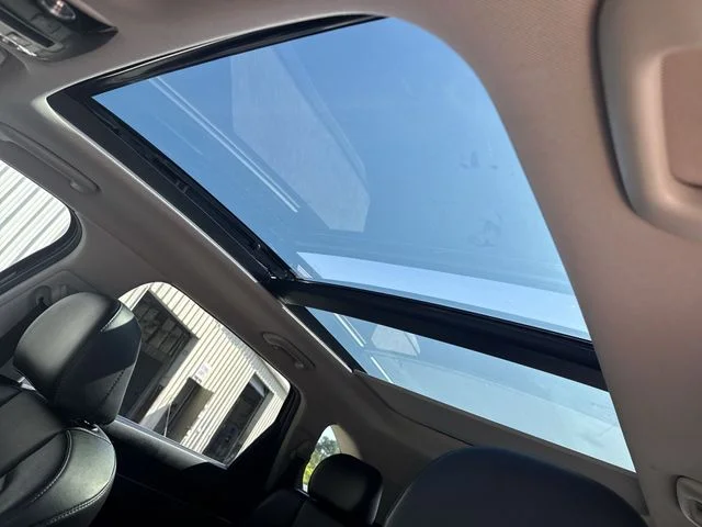 Used 2022 Red Kia S image 30