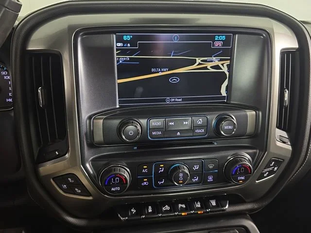 Used 2019 IRIDESCENT PEARL TRICOAT Chevrolet LTZ image 17