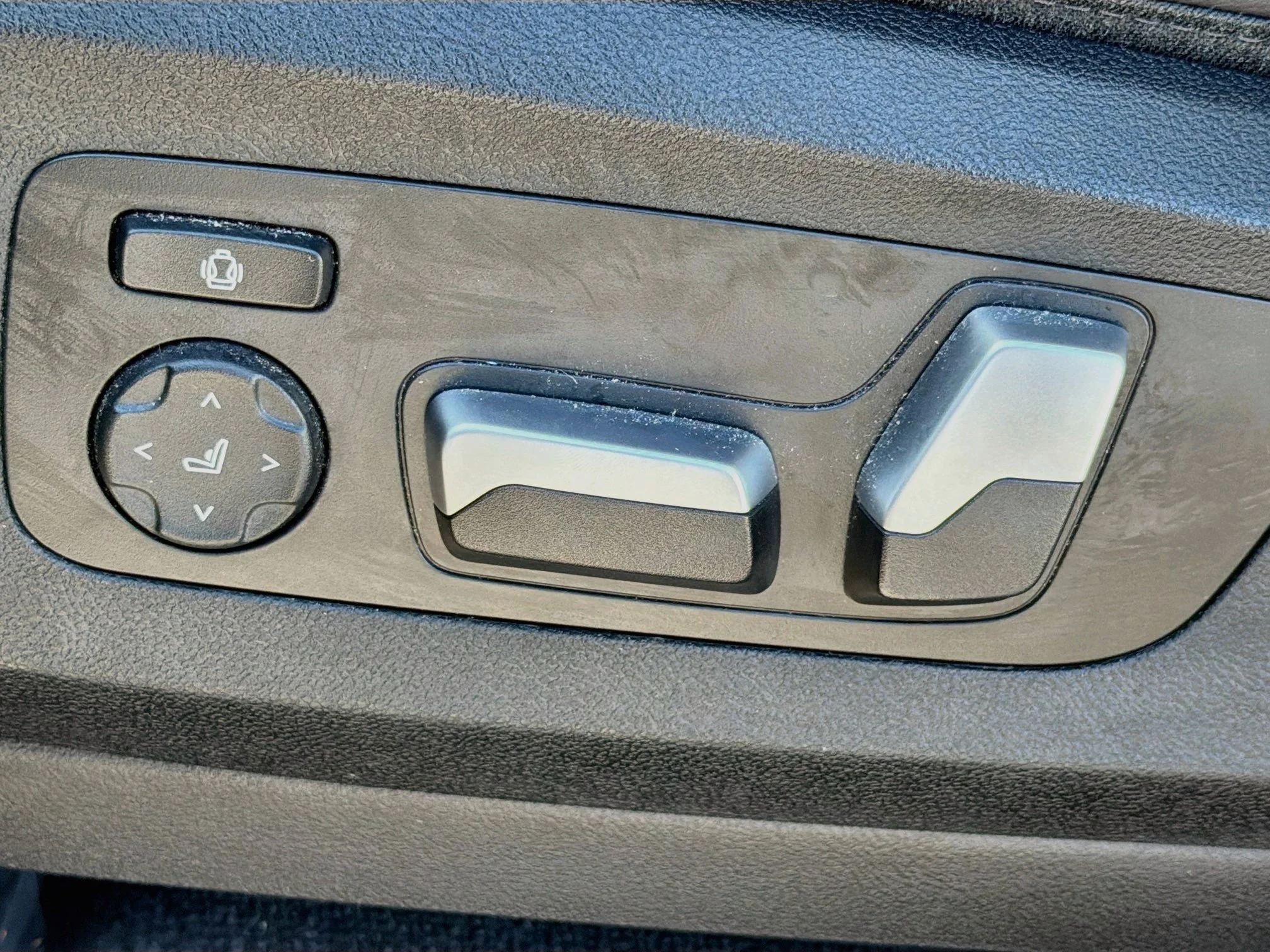 Used 2024 Brooklyn Grey Metallic BMW xDrive50e image 24