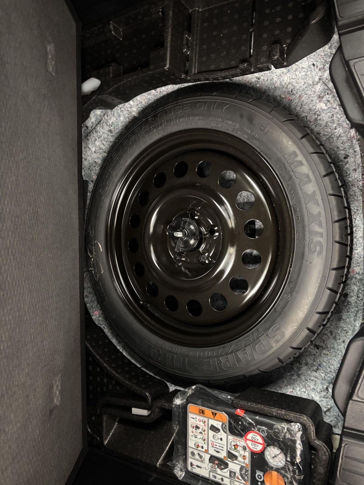 Used 2025 Carbonized Gray Metallic Ford Platinum image 50