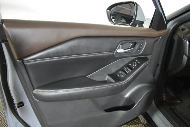 Used 2023 Gray Nissan SL image 7