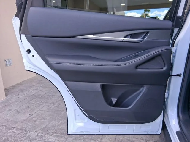New 2027 RADIANT WHITE INFINITI Pure FWD image 19