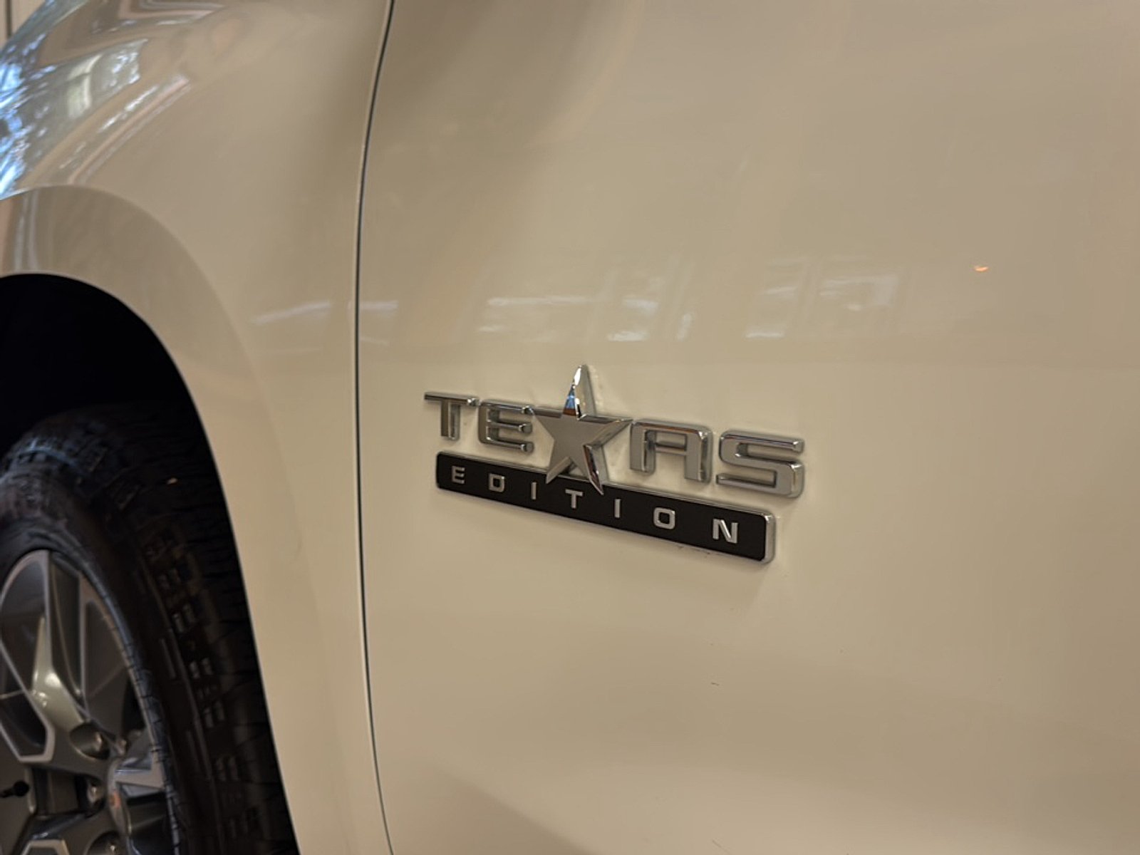 Used 2026 Summit White Chevrolet LT image 27