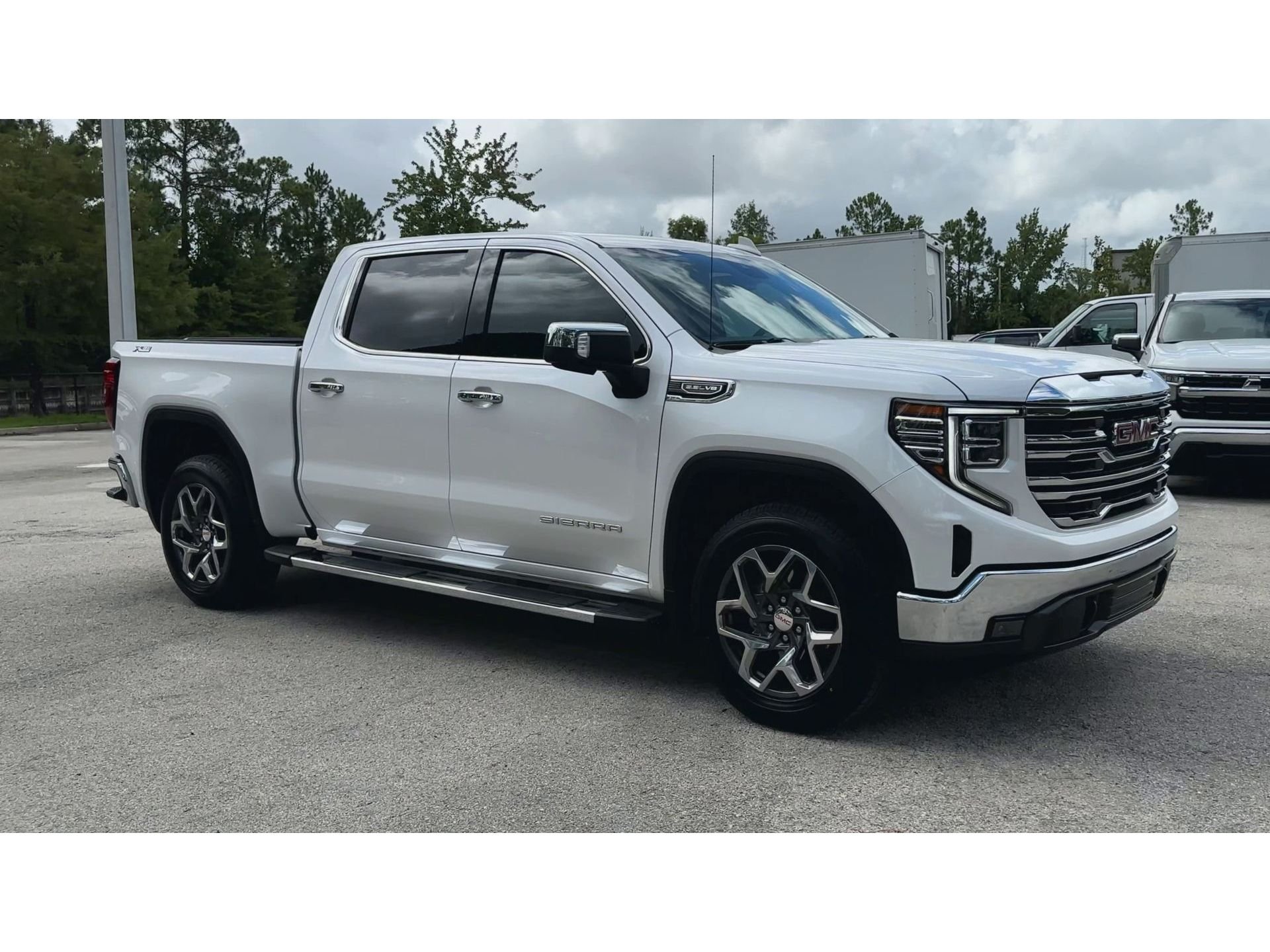 2023 GMC Sierra 1500 SLT - Photo 2