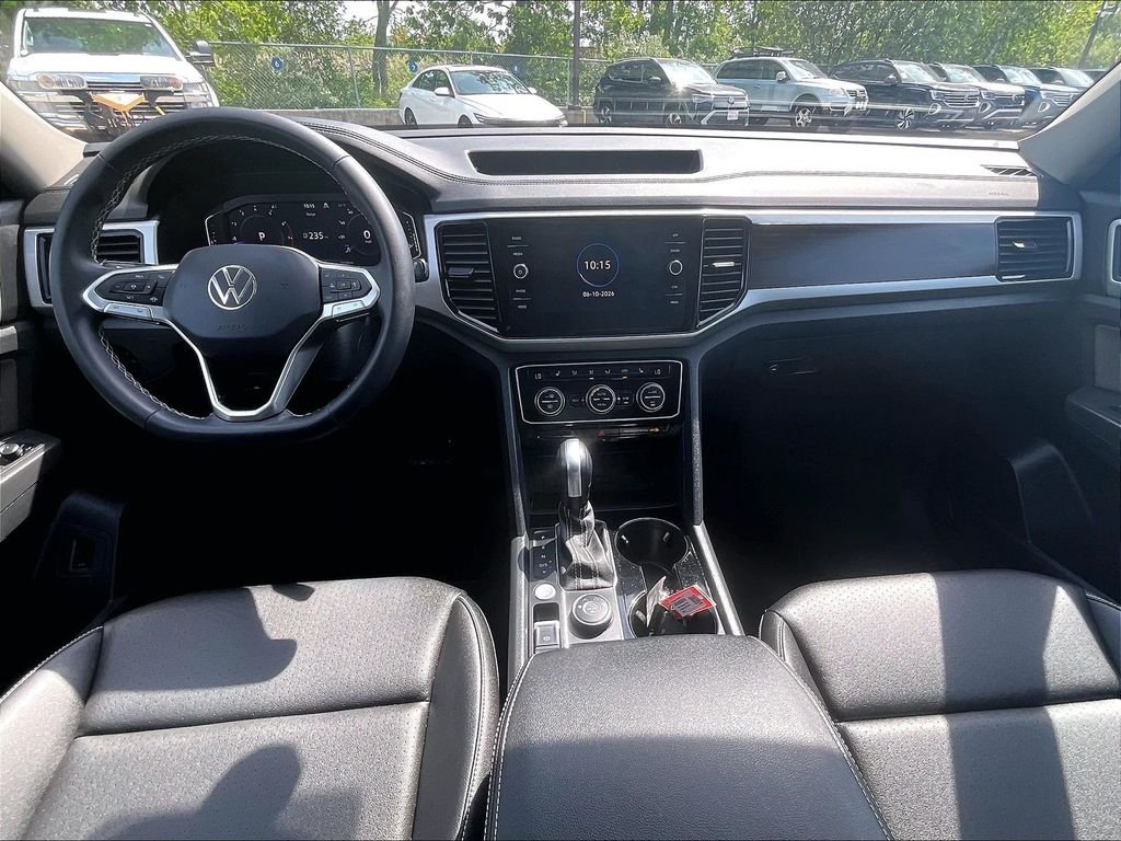 Used 2023 Black Volkswagen 3.6L V6 SE w/Technology image 21