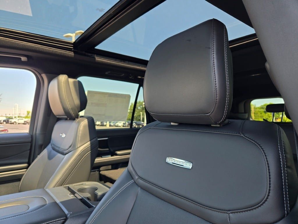 New 2026 Agate Black Metallic Ford MAX Platinum® image 28