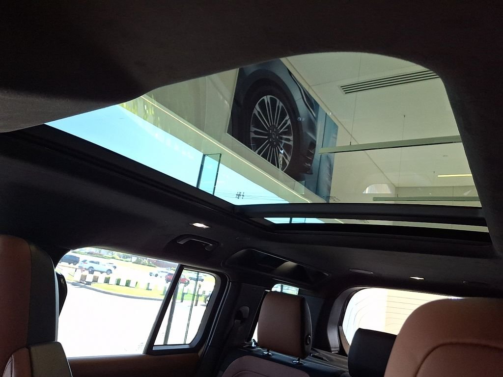 New 2026 Borasco Grey Land Rover OCTA image 10