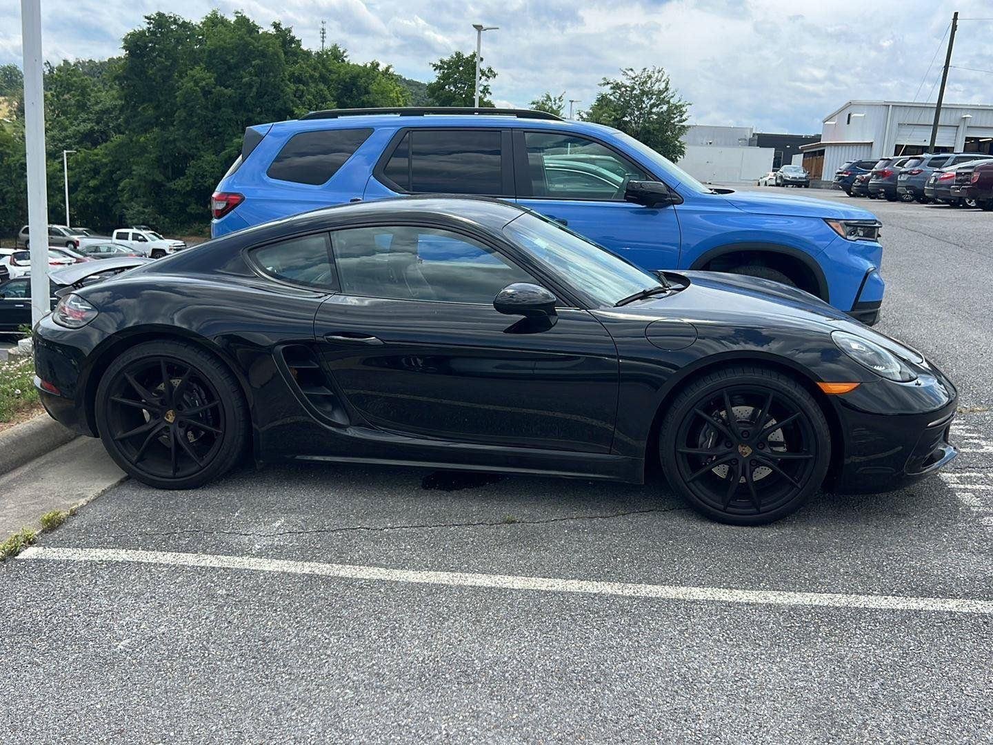 Used 2019  Porsche Base image 5