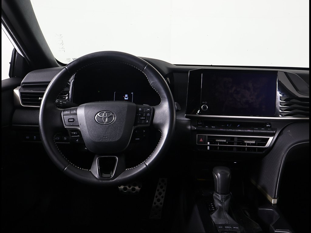 Used 2025 Ice Cap Toyota SE image 6