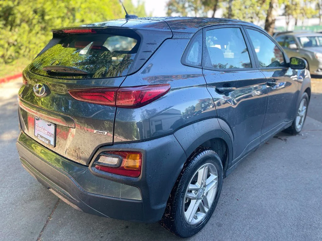 Used 2021 Thunder Gray Hyundai SE image 4