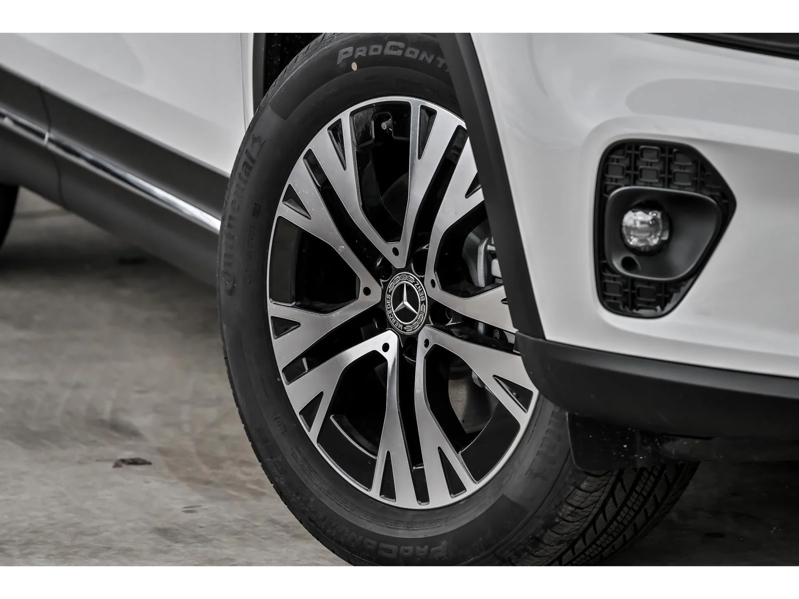 New 2026 Polar White Mercedes-Benz GLB 250 image 3