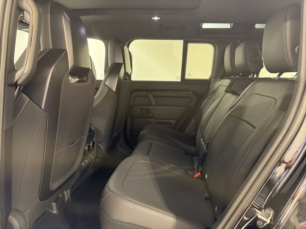 New 2026 Narvik Black Land Rover OCTA Black image 22