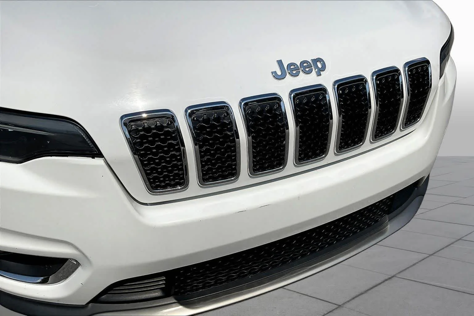 Used 2020 Bright White Clearcoat Jeep Limited image 28