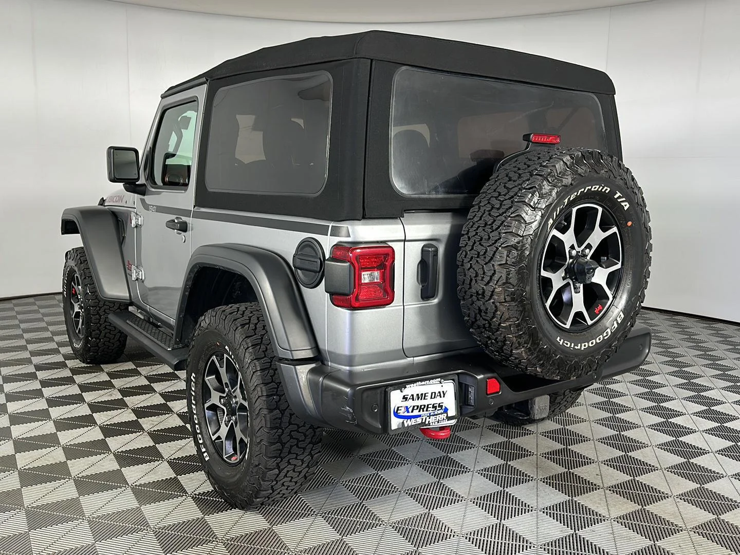 Used 2021 Billet Silver Metallic Clearcoat Jeep Rubicon image 25