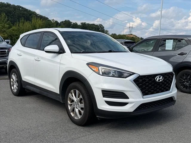 Used 2021 White Cream Hyundai SE image 13