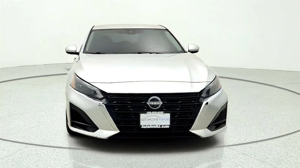 Used 2023 Brilliant Silver Metallic Nissan 2.5 S Sedan image 2