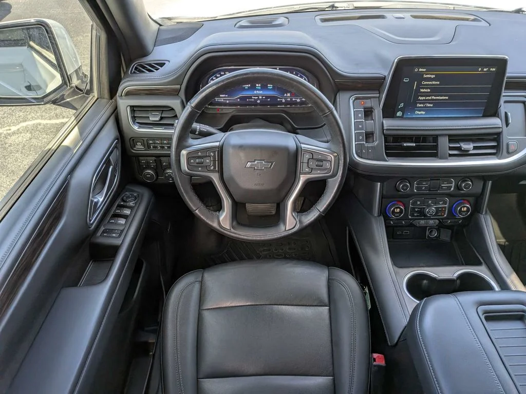 Used 2022 White Chevrolet Z71 image 17
