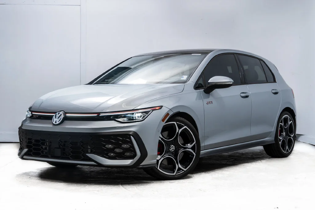 Used 2025 Alpine Silver Metallic Volkswagen Autobahn image 1