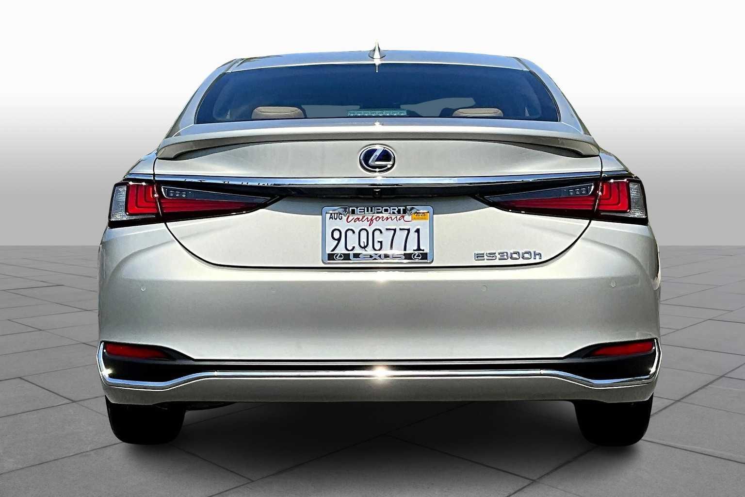 Certified Used 2022 MOONBEAM BEIGE MET. Lexus  image 4