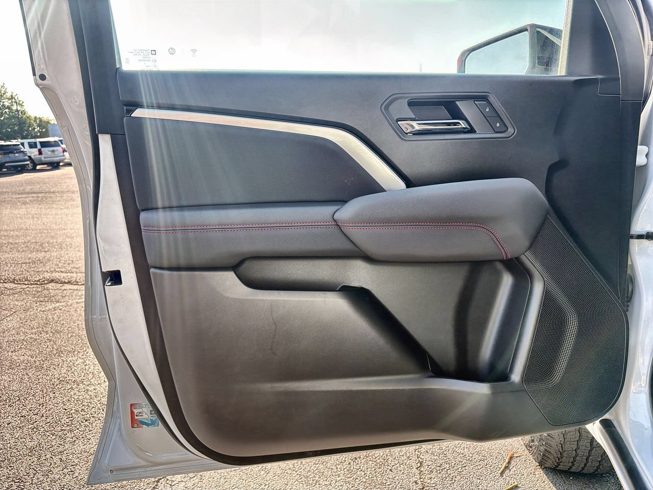 Used 2024 Summit White Chevrolet Z71 image 18