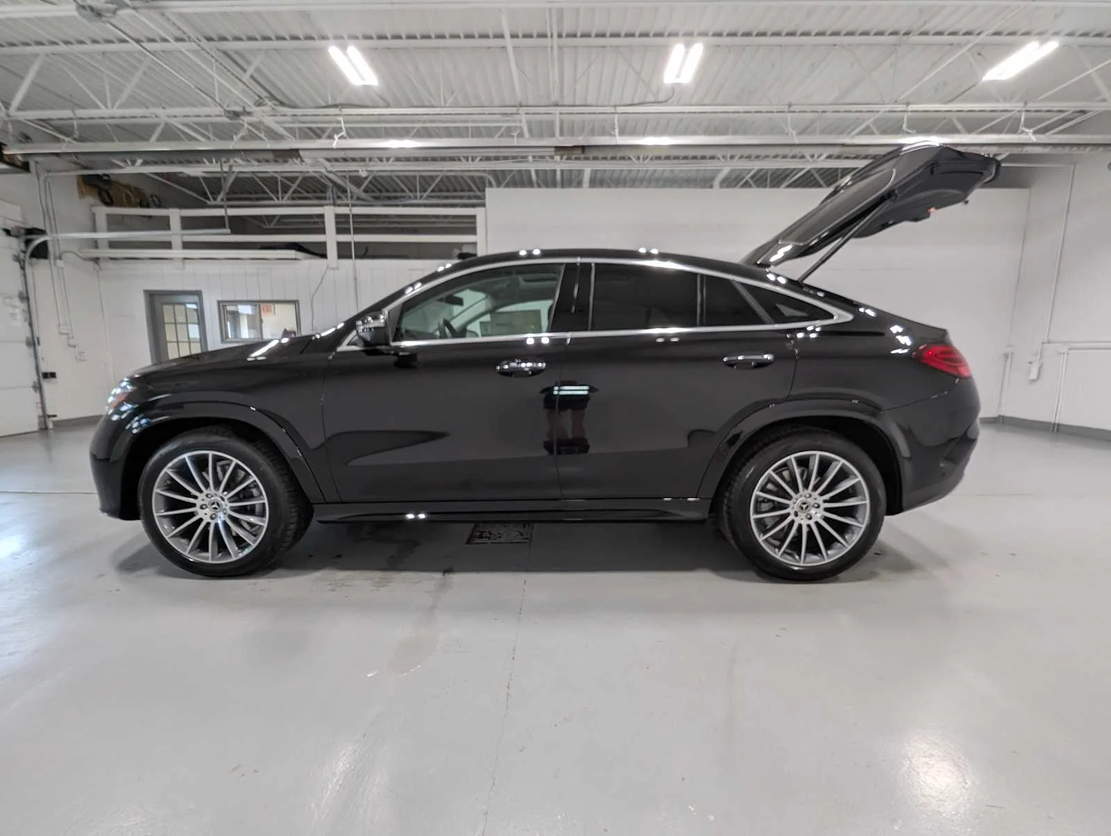 New 2026 Obsidian Black Metallic Mercedes-Benz GLE 450 image 10