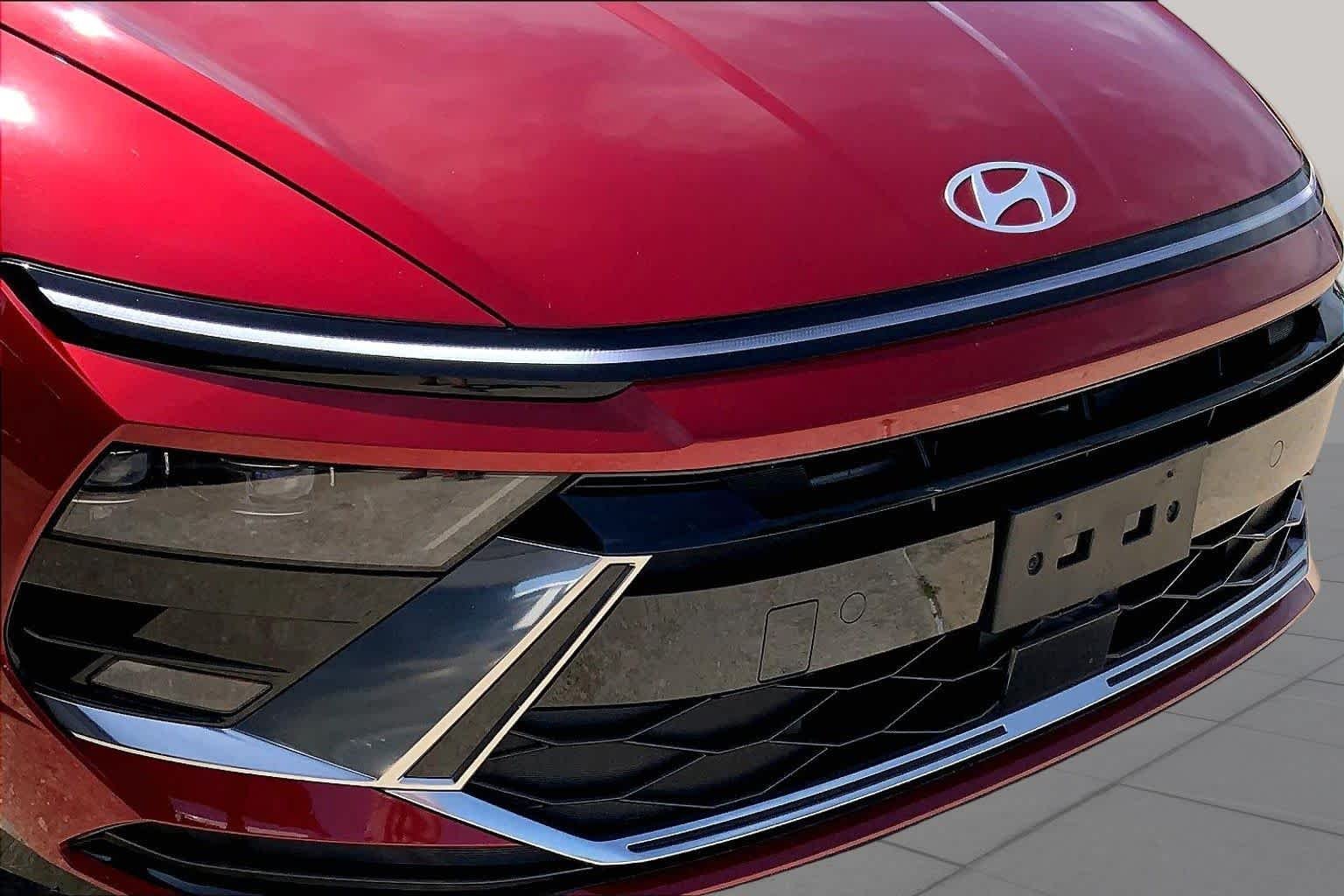 Used 2025 Ultimate red Hyundai SEL image 28