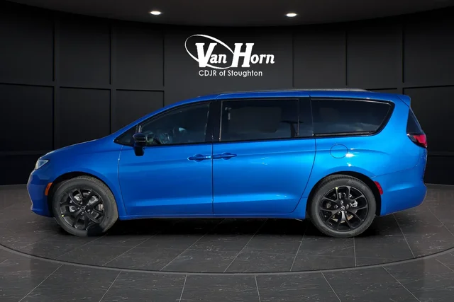 New 2026 Hydro Blue Pearl-Coat Exterior Paint Chrysler Select image 11