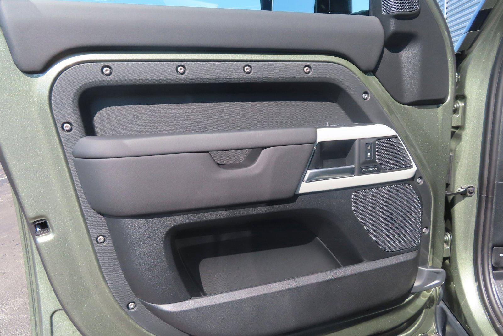 Used 2024 Pangea Green Metallic Land Rover S image 27