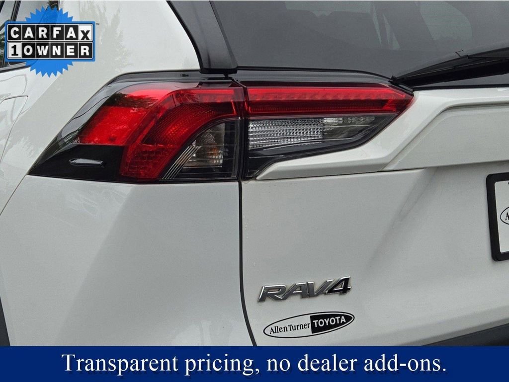 Used 2022 White Toyota XLE image 9