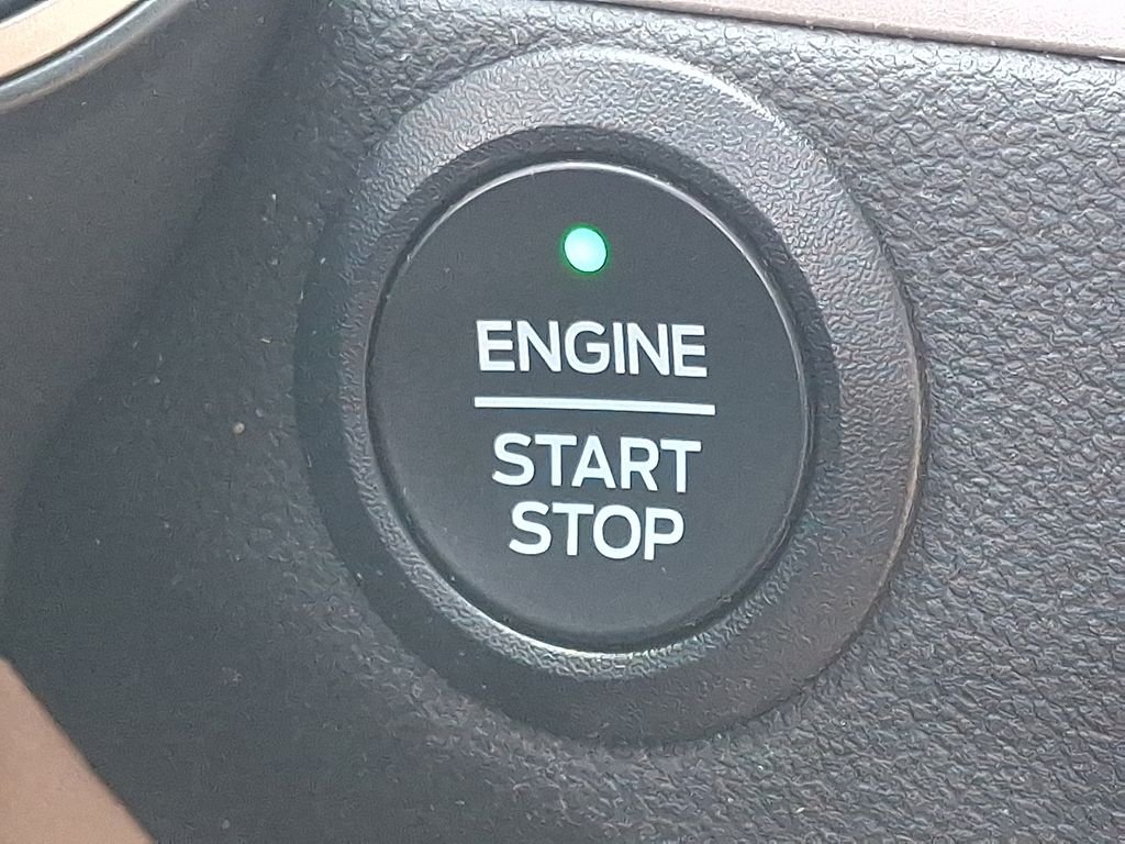 Used 2022 Gray Ford SE image 22