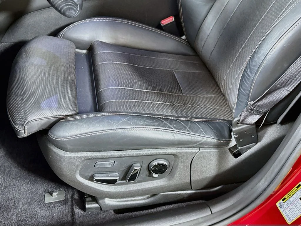 Used 2018 Red Genesis 3.3T Sport image 24