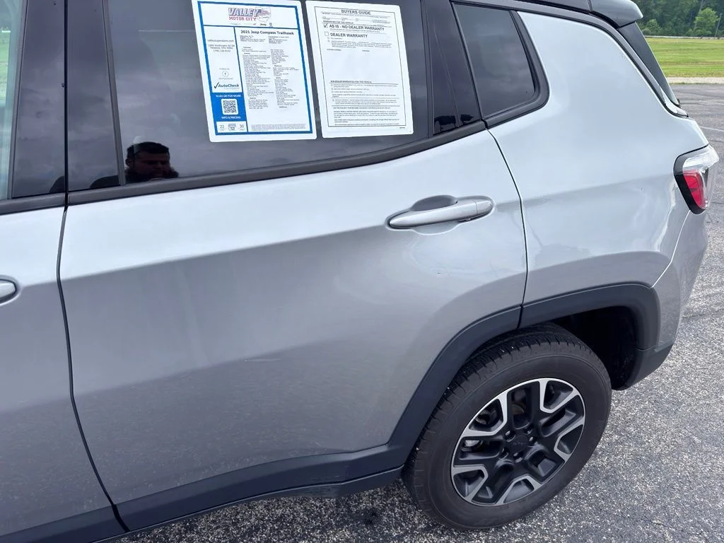 Used 2021 Silver Jeep Trailhawk image 10