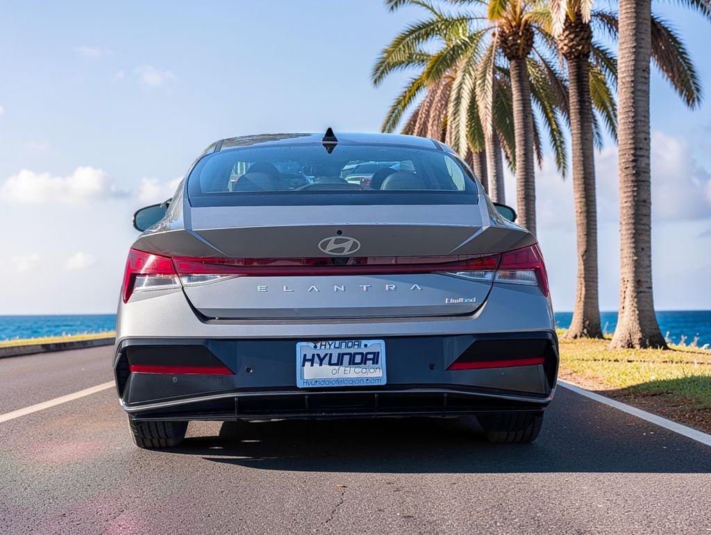 2024 Hyundai Elantra Limited - Photo 6