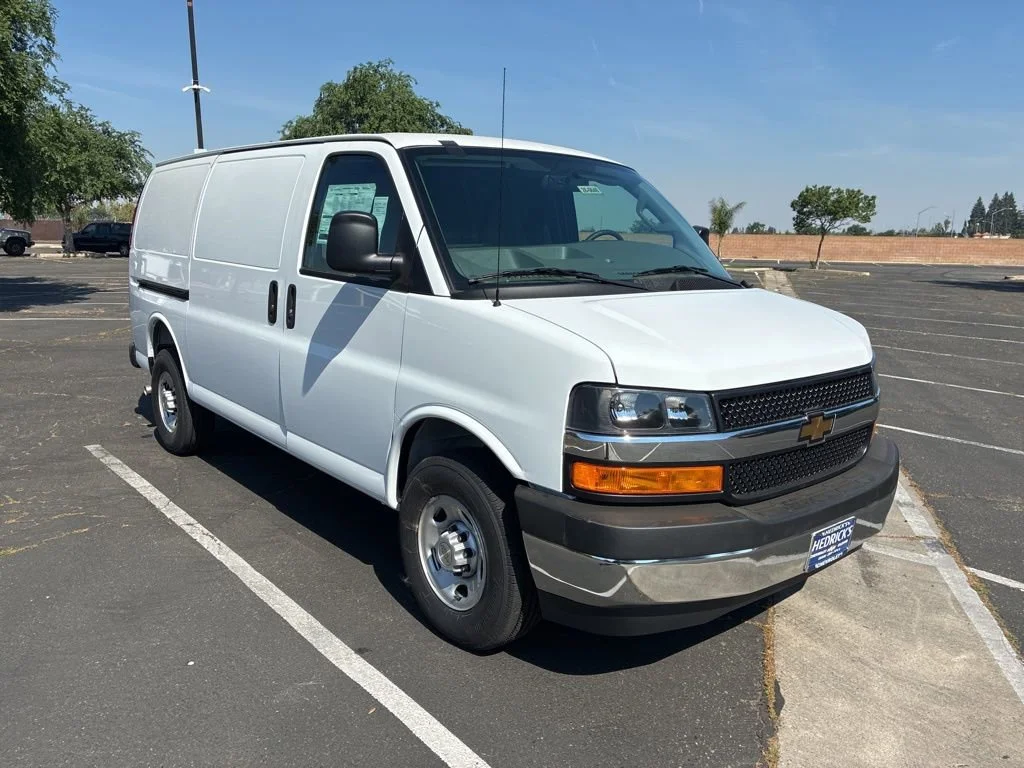 2026 Chevrolet Express 2500 Work Van HD's photo