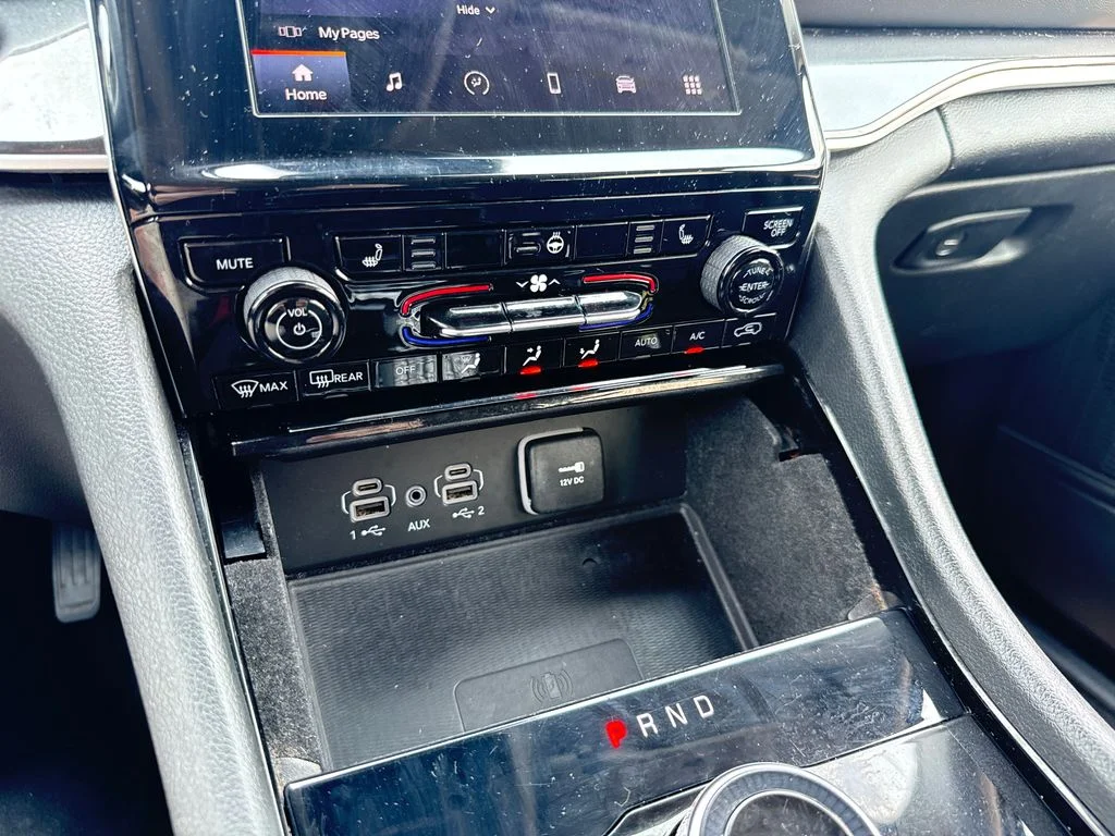 Used 2022 Black Jeep Laredo image 22