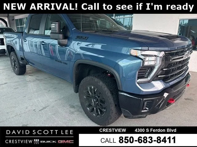 Used 2025 Lakeshore Blue Metallic Chevrolet LT image 1