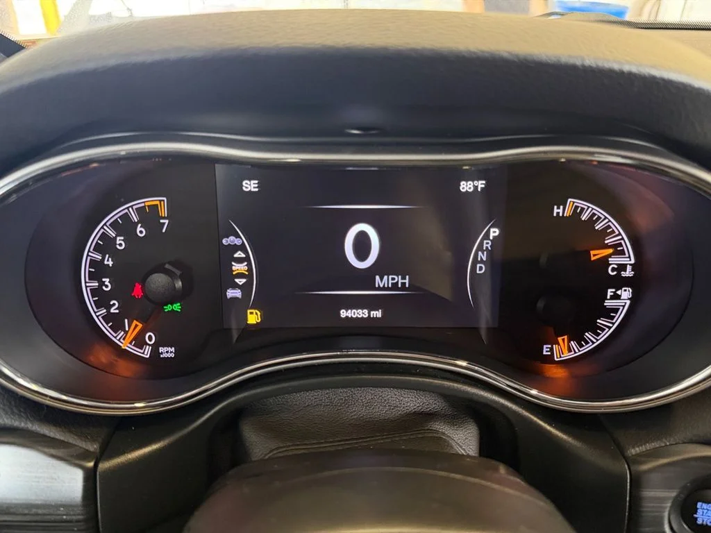 Used 2020 White Jeep Altitude image 19