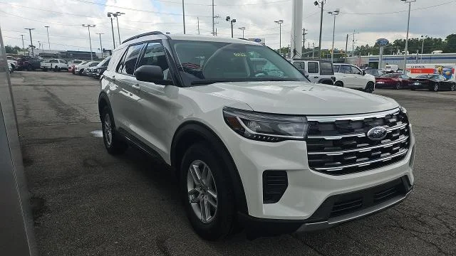 New 2026 Star White Metallic Tri-Coat Ford Active RWD image 28