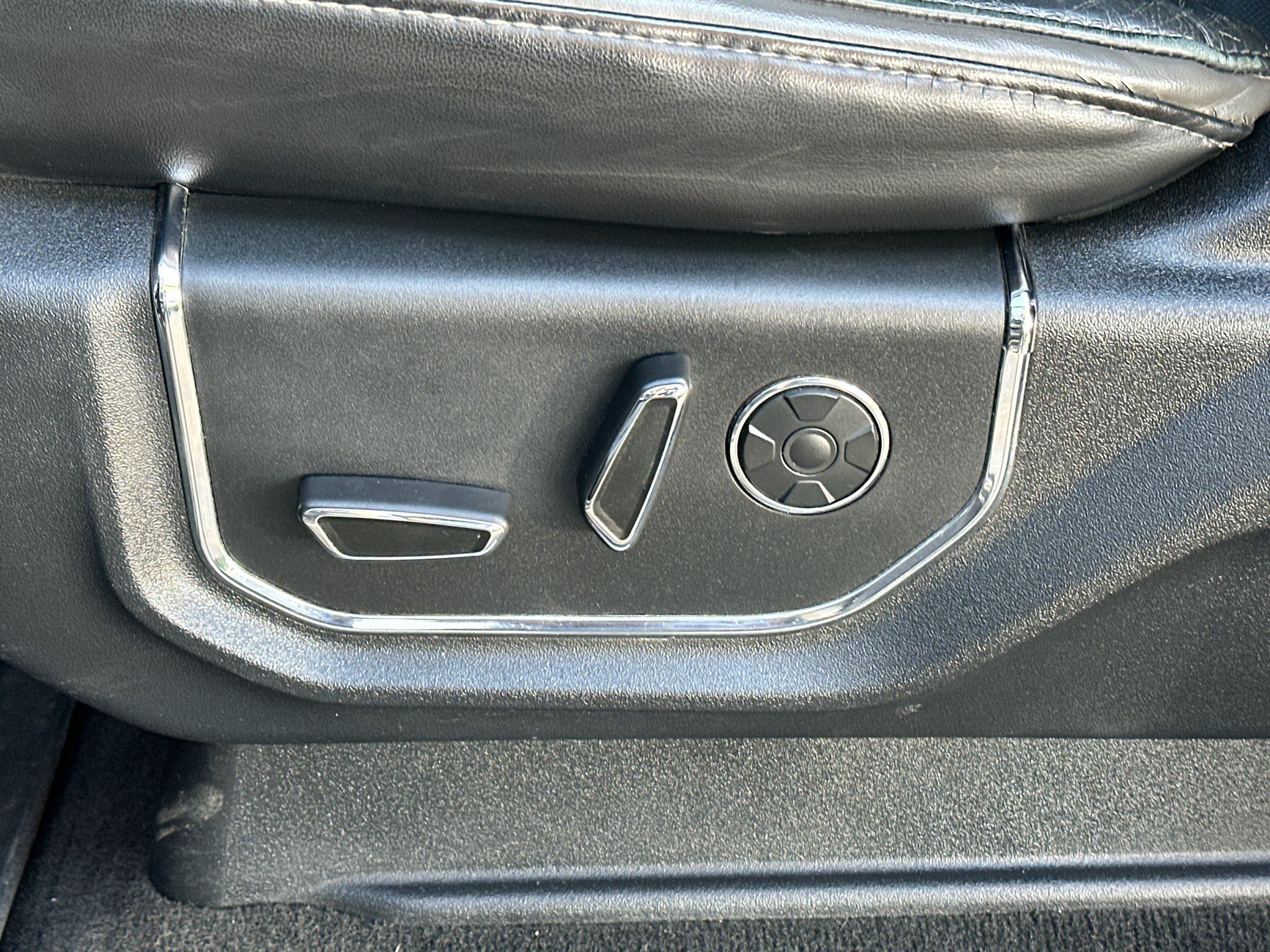 Used 2017 Magnetic Metallic Ford Platinum image 36