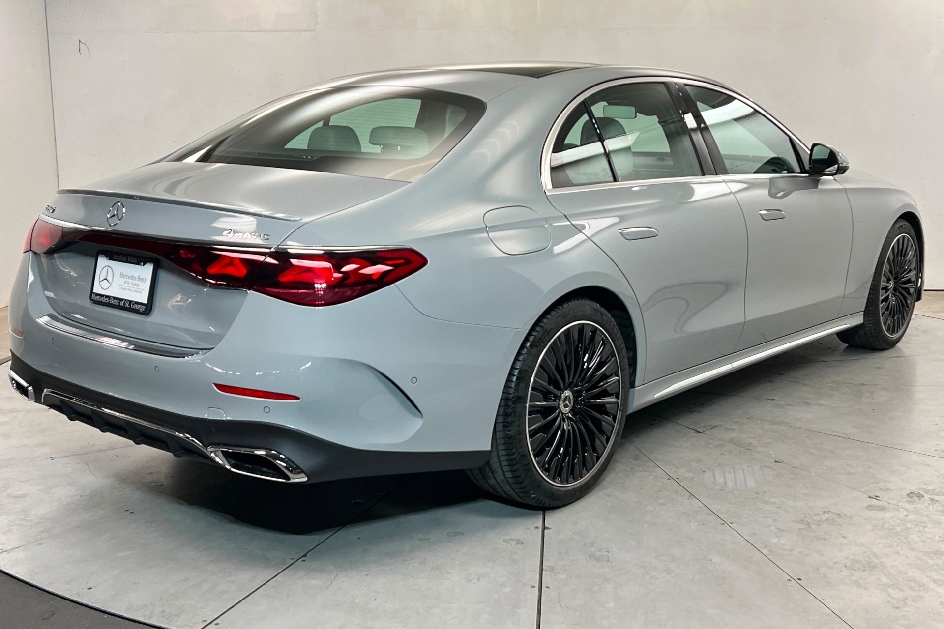 New 2026 MANUFAKTUR Alpine Grey Mercedes-Benz E 350 image 30