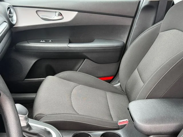 Used 2023 White Kia LXS image 11