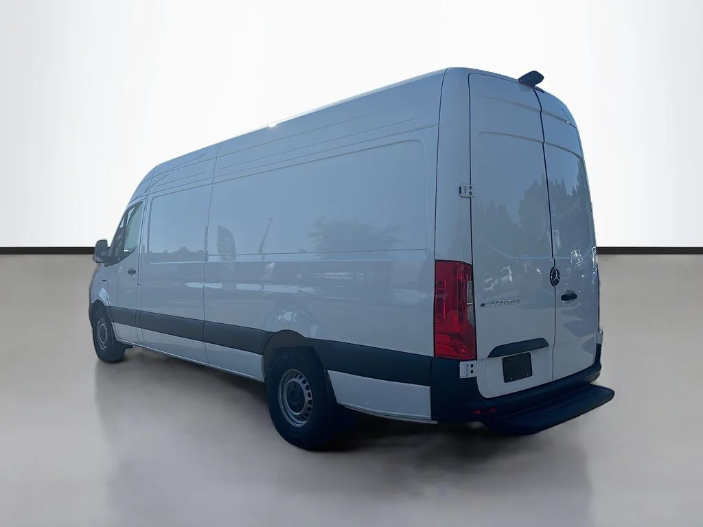 New 2025  Mercedes-Benz Cargo 170 WB image 5