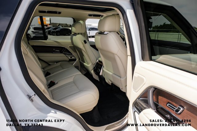Used 2024  Land Rover SE image 40