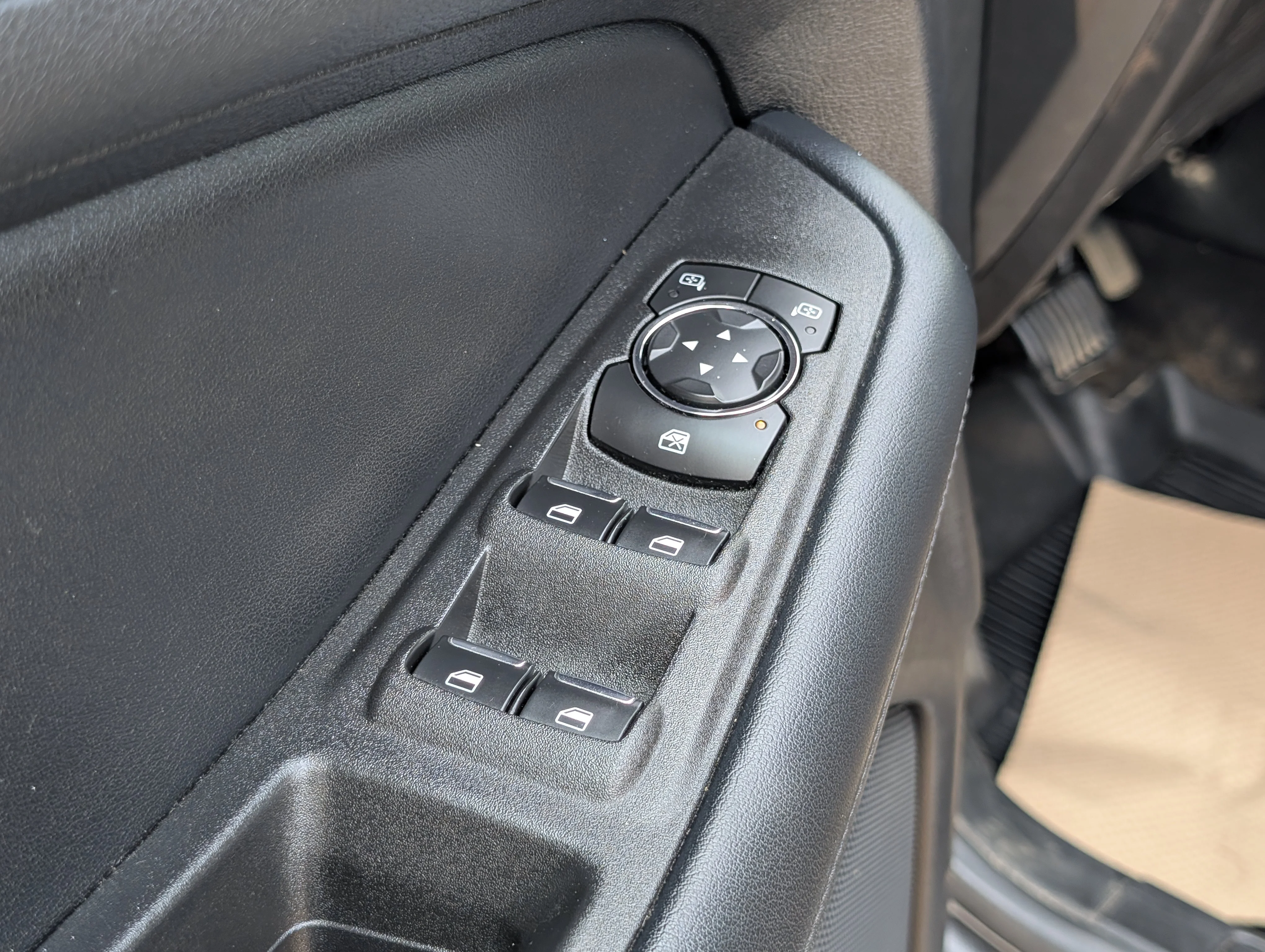 Used 2022 Silver Metallic Ford SEL AWD image 18