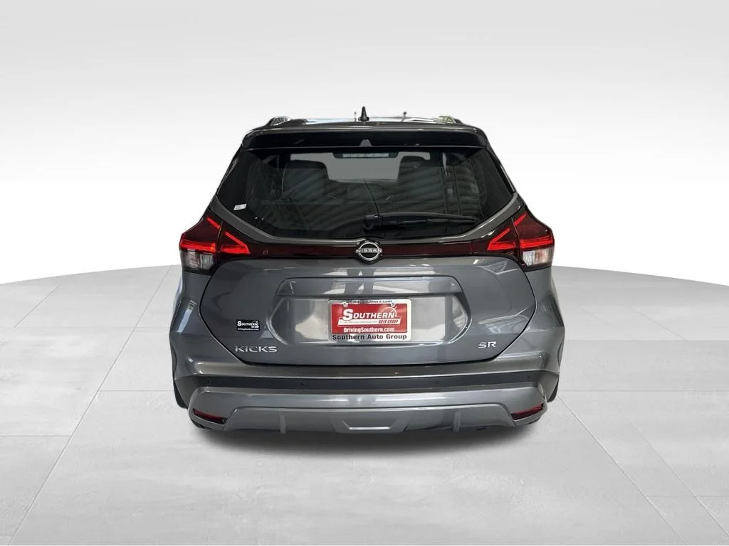 Used 2022 Gray Nissan SR image 4