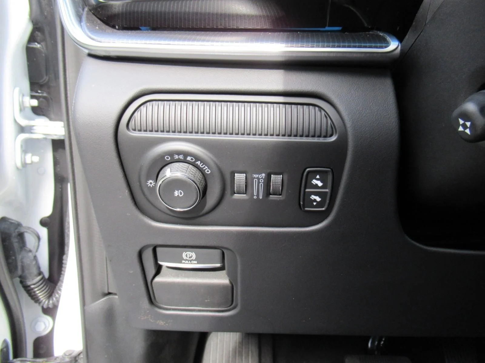 Used 2025 White Jeep Series III image 24
