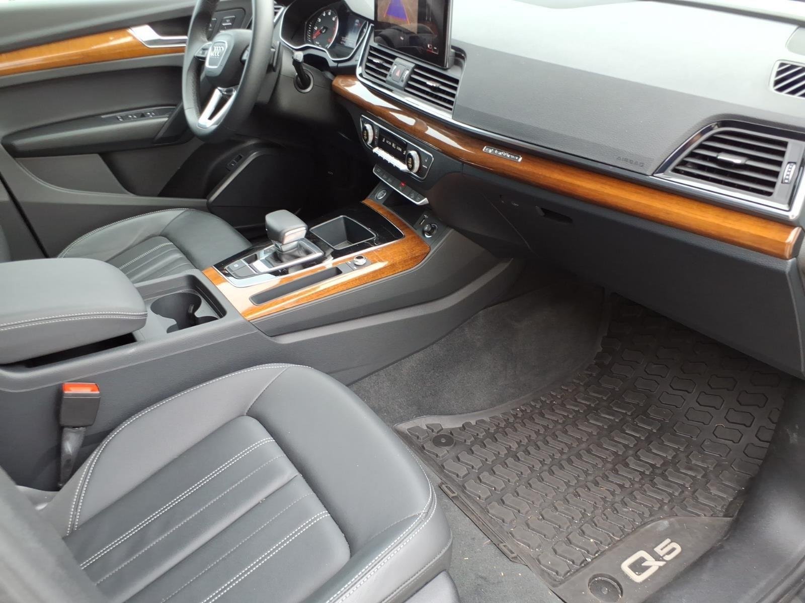 Used 2023 Daytona Gray Pearl Effect Audi S line Premium image 24